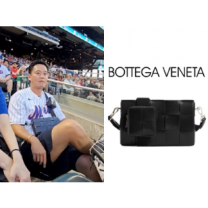 [이서진 PICK] BOTTEGA VENETA 스트랩 카세트 백
