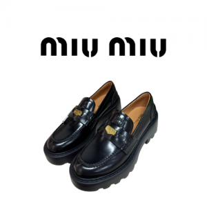 Miu Miu 골드 코인 로퍼