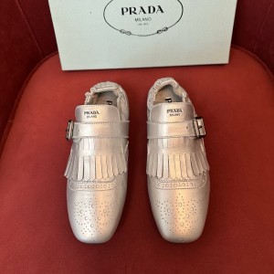 PRADA 셔플 프린지 가죽 로퍼