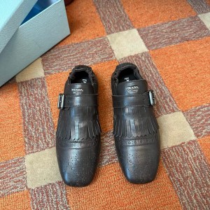 PRADA 셔플 프린지 가죽 로퍼