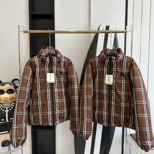 [남녀공용] Burberry Knight's War Horse 로고 크롭 다운 쟈켓