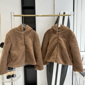 [남녀공용] Burberry 테디 램스울 크롭 후드 점퍼
