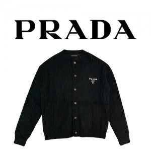 [남녀공용] PRADA 울 레터링 자카드 니트 가디건