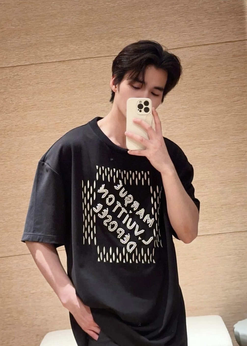 [남녀공용] Louis Vuitton LV 자수 장식 코튼 티셔츠