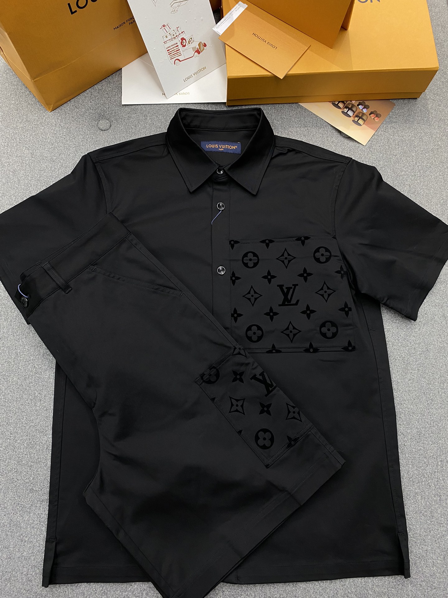 [남녀공용] [SET] Louis Vuitton LV 플록 슬리브 셔츠