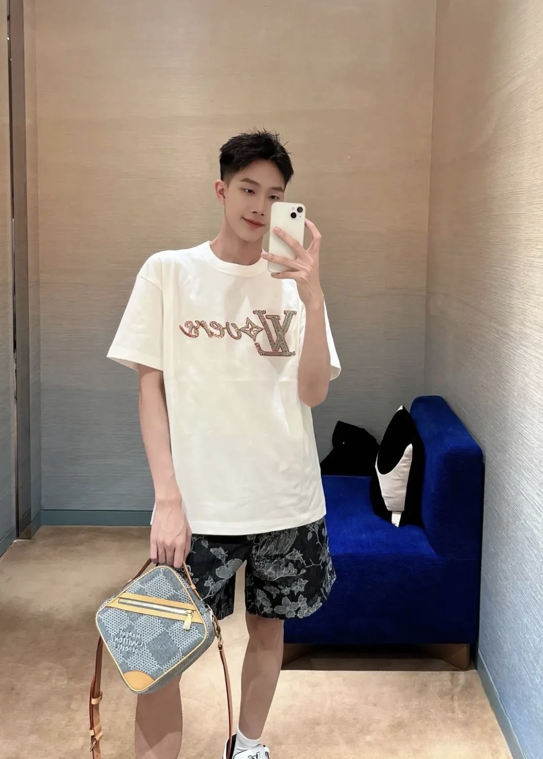 [남녀공용] Louis Vuitton LV 비즈 자수 쇼트 슬리브 티셔츠
