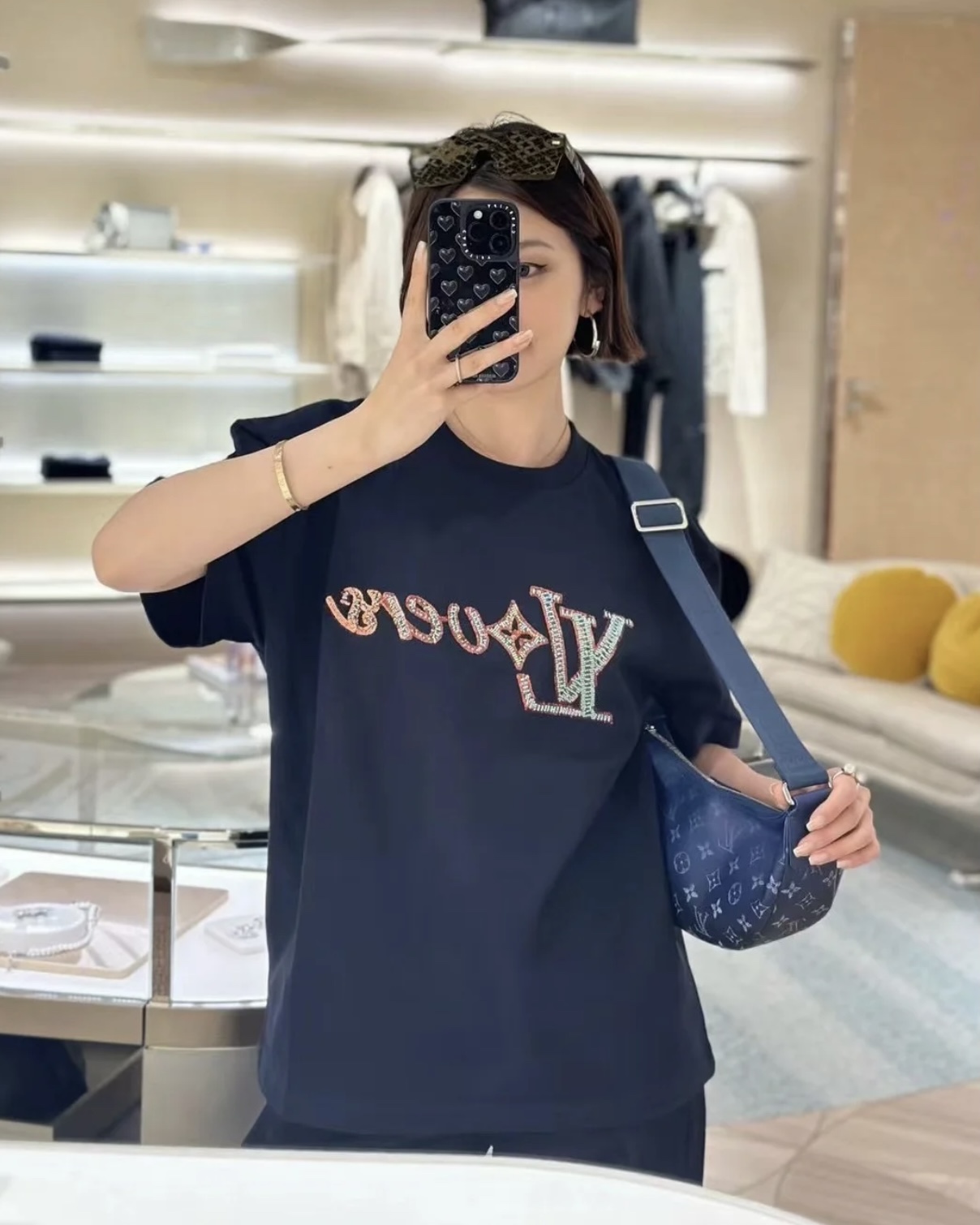 [남녀공용] Louis Vuitton LV 비즈 자수 쇼트 슬리브 티셔츠