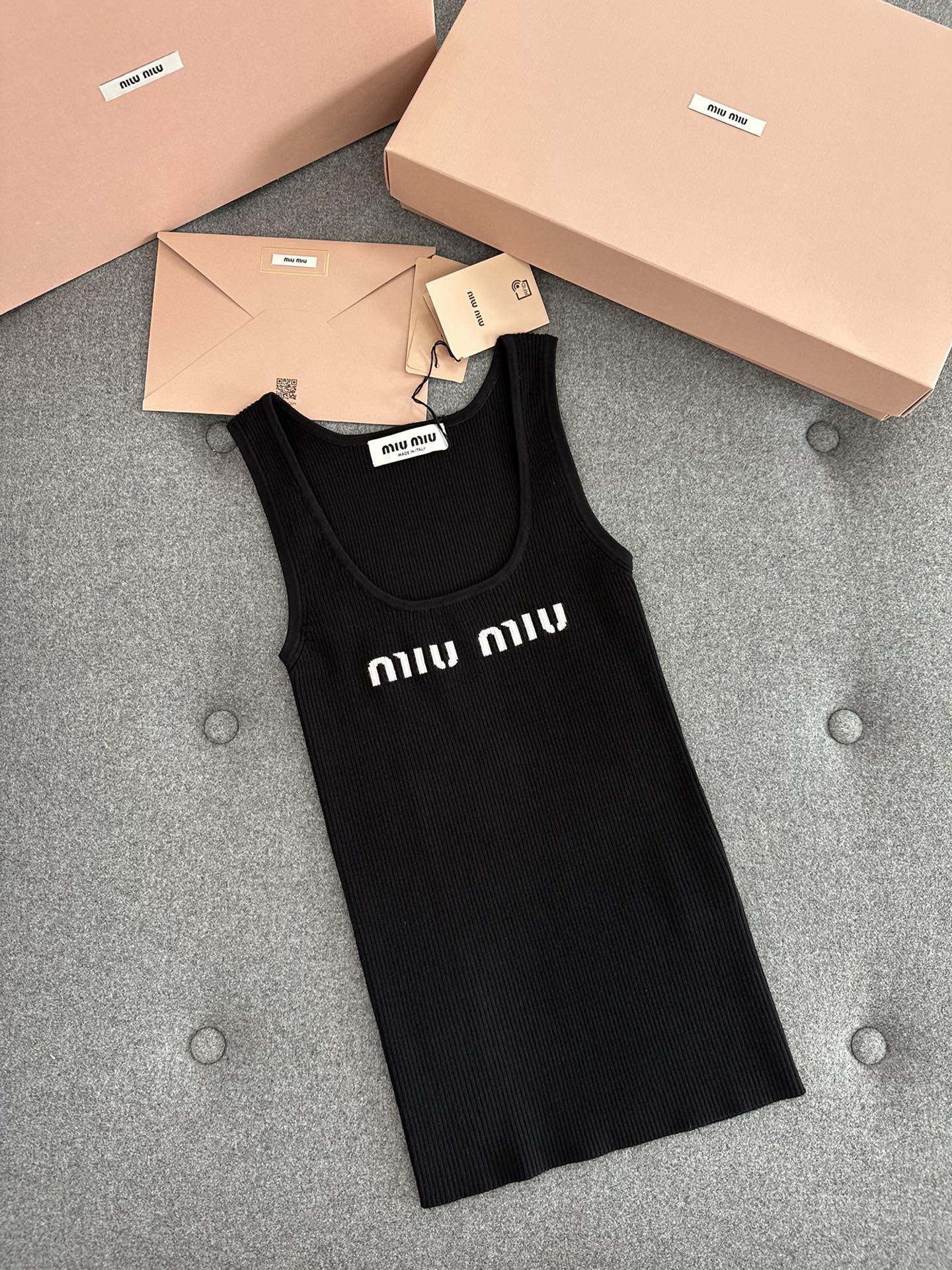 [WOMEN] MIU MIU 로고 니트 베스트 탑