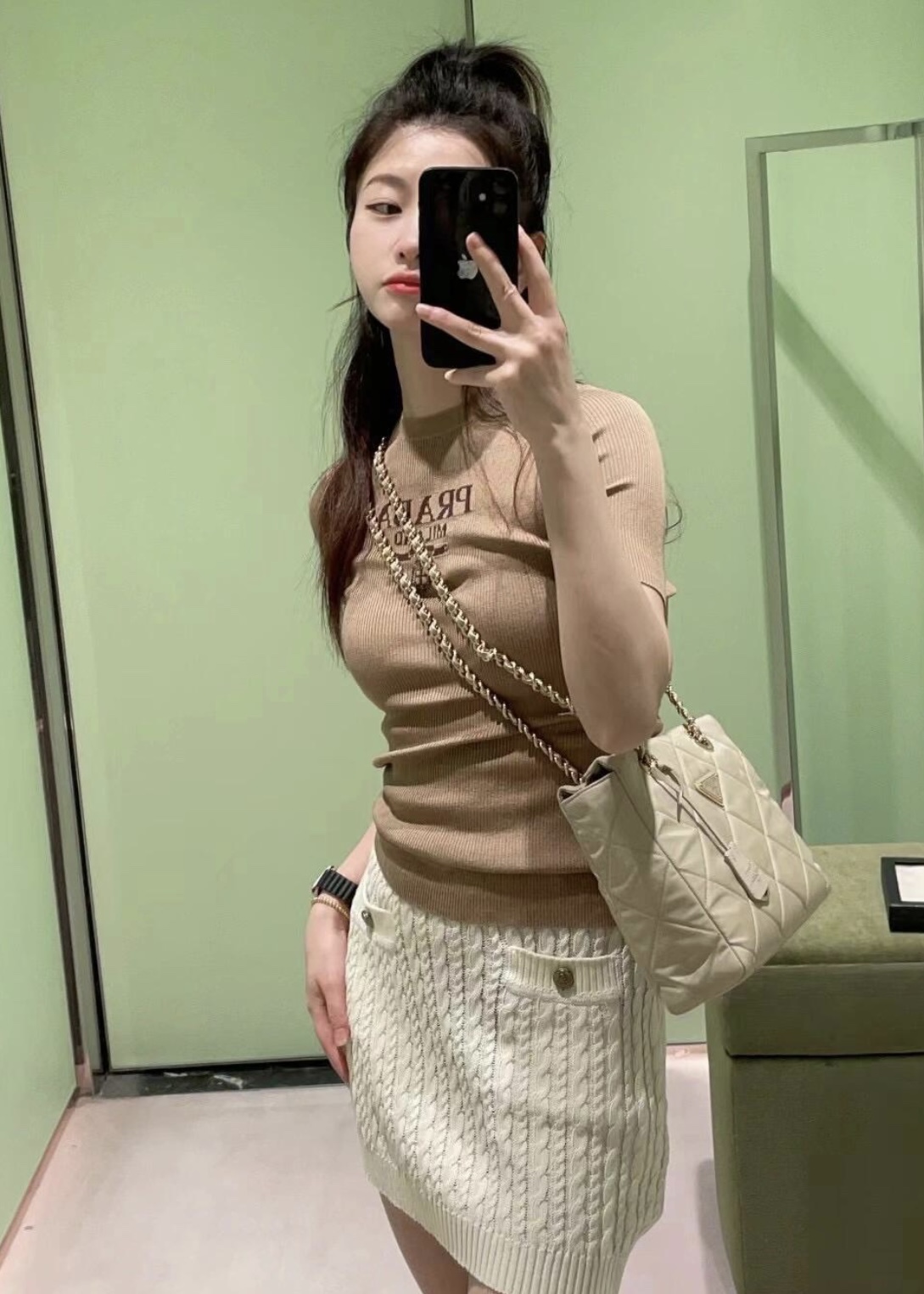 [WOMEN] PRADA 인타르시아 로고 장식 멀버리 실크 크루넥 반팔 니트
