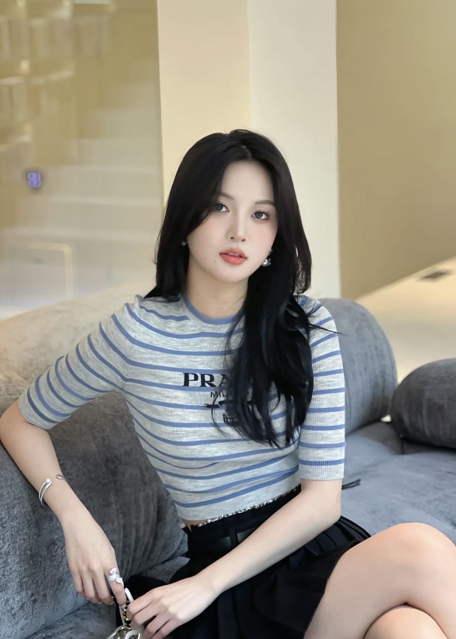[WOMEN] PRADA 스트라이프 인타르시아 울 크루넥 니트