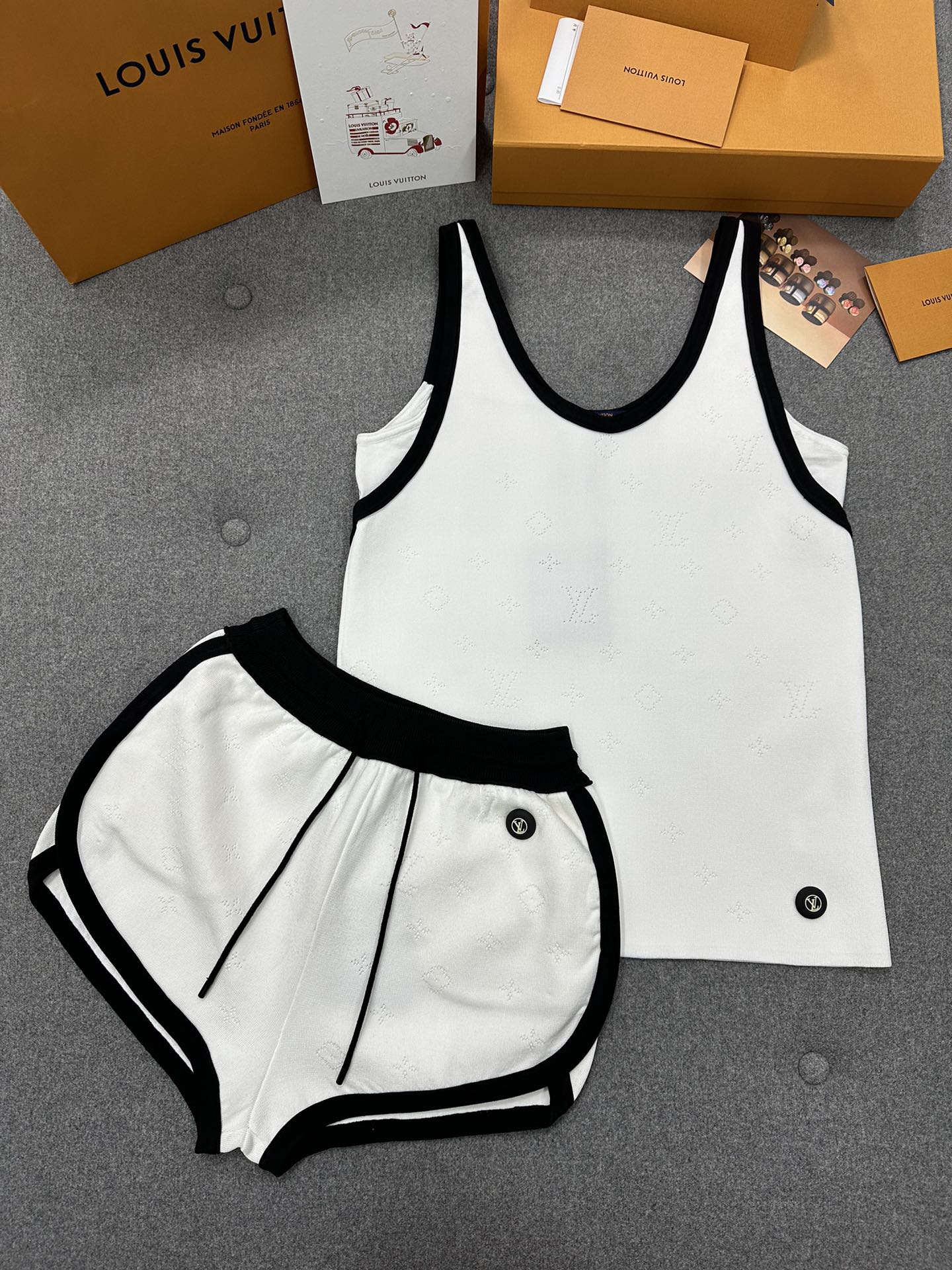[WOMEN] [SET] Louis Vuitton 모노그램 자카드 베스트 탑