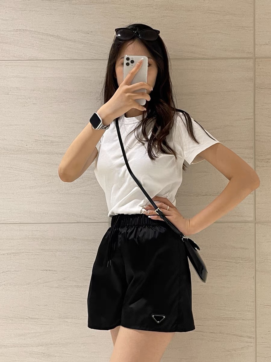 [WOMEN] PRADA 리나일론 삼각로고 쇼츠
