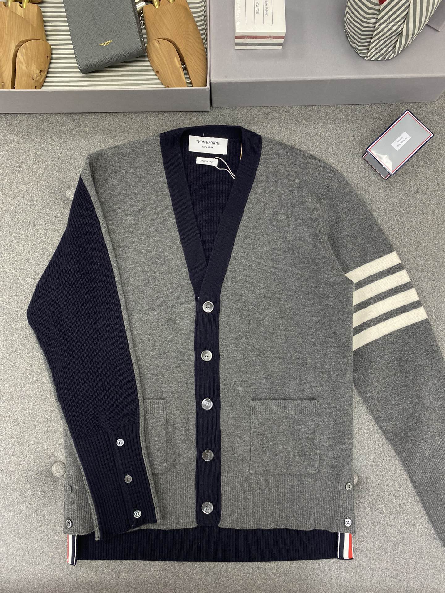 [남녀공용] Thom Browne 울 4bar 스트라이프 니트 가디건