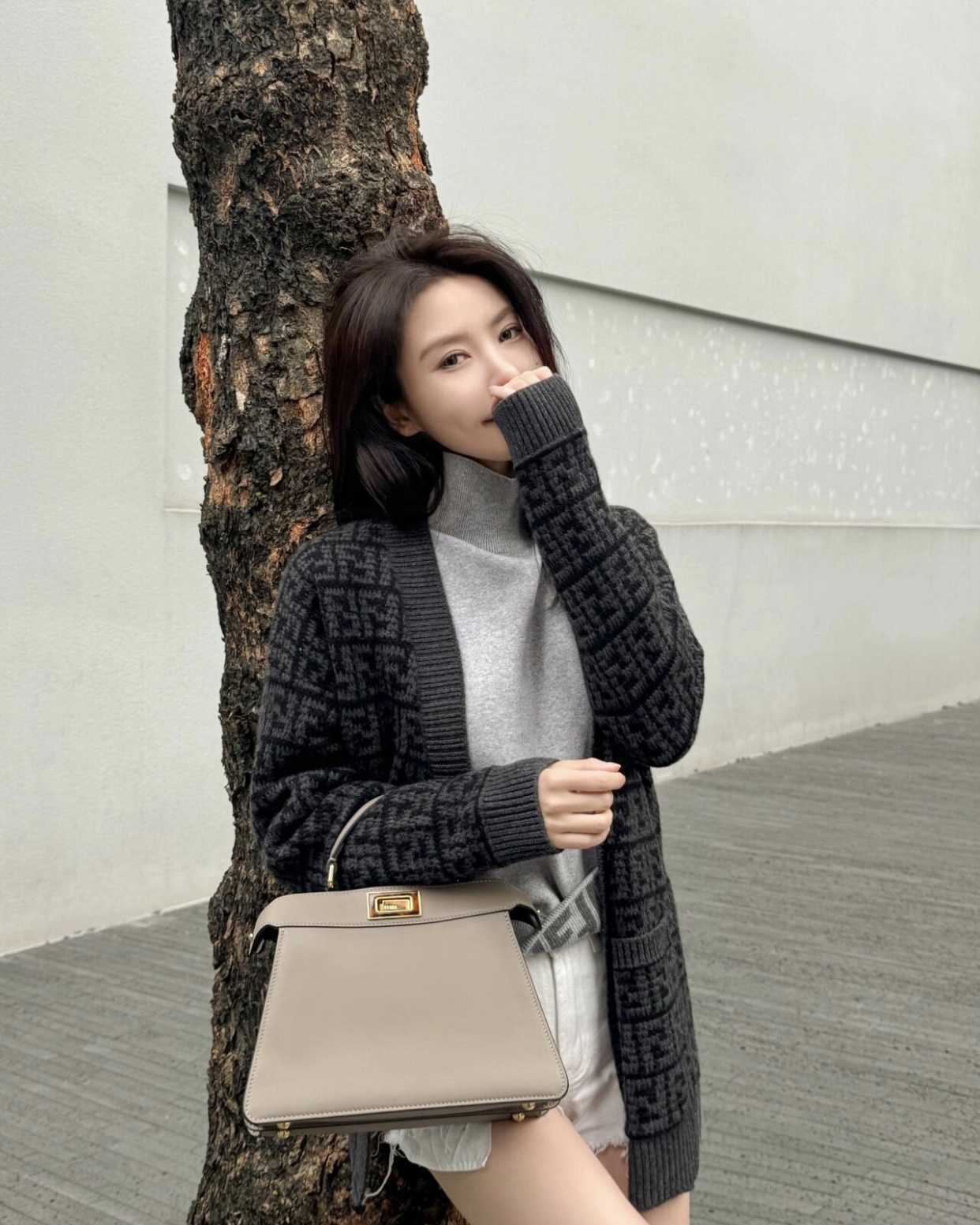 [WOMEN] FENDI FF 크로셰 캐시미어 블랙 가디건