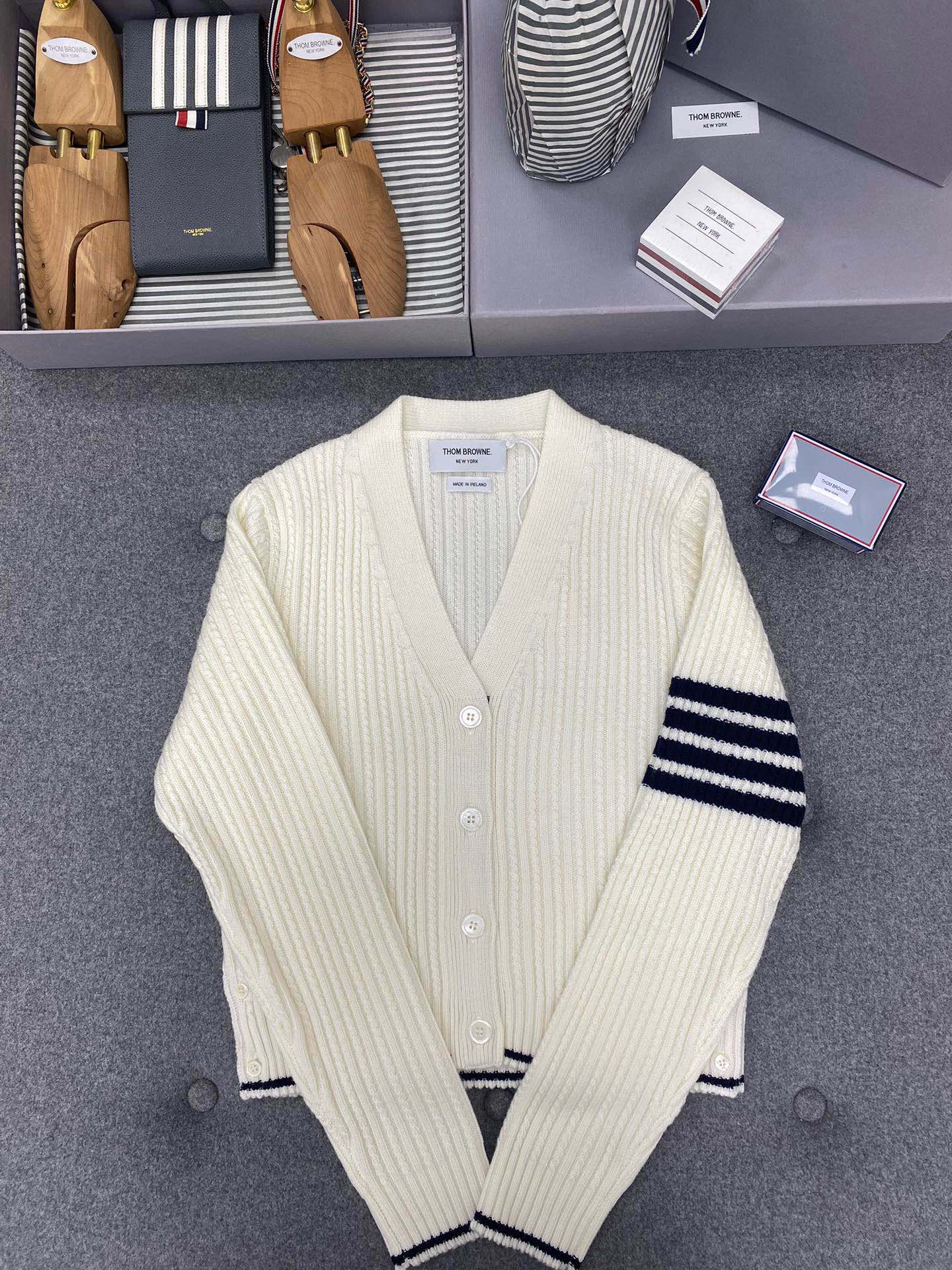 [WOMEN] Thom Browne 클래식 4bar 브이넥 가디건