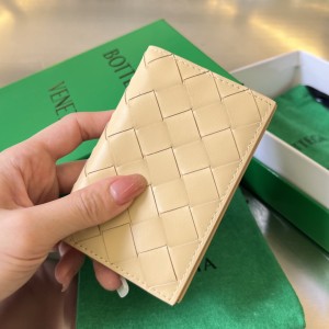 BOTTEGA VENETA 플랩 카드 지갑