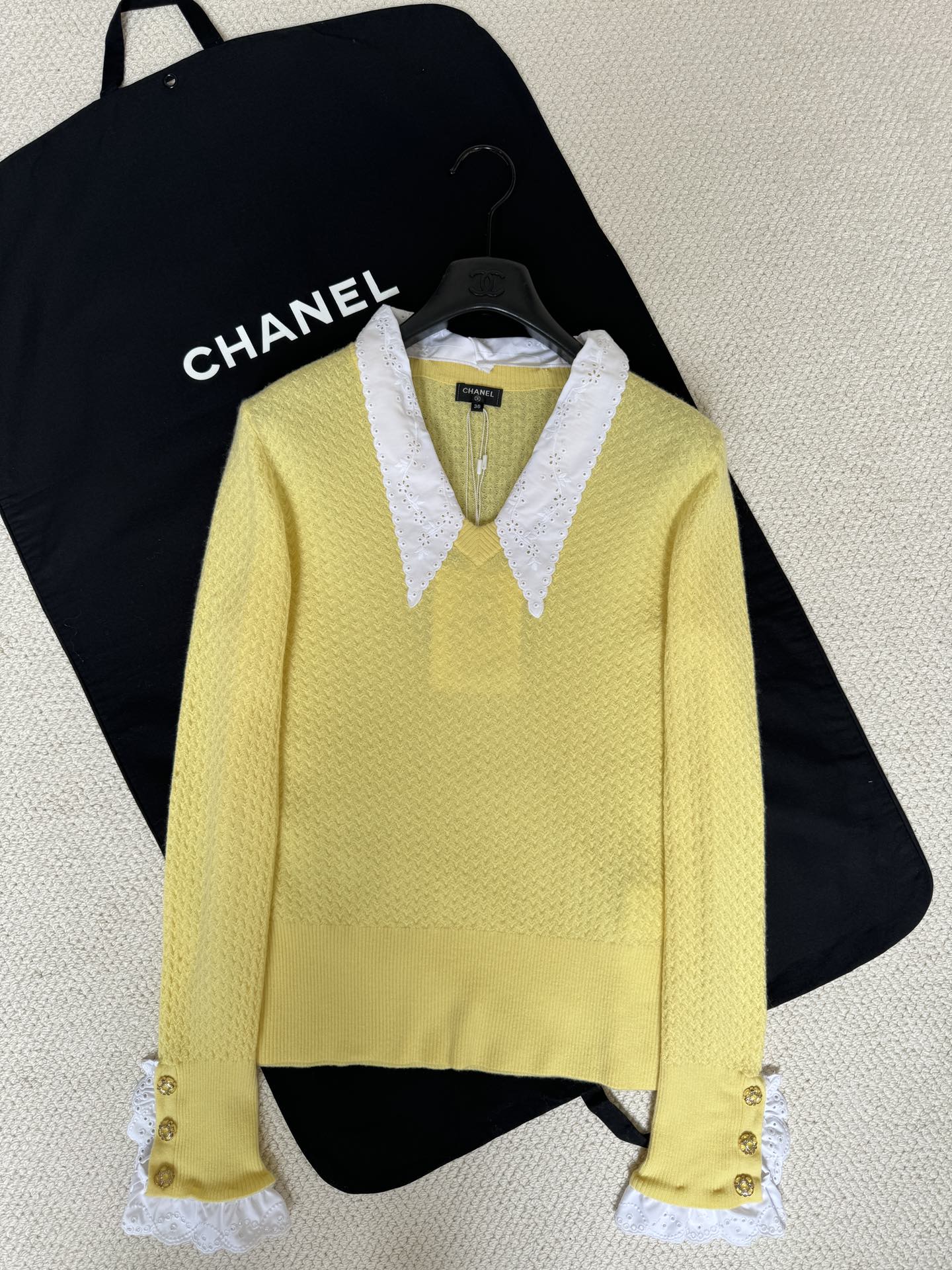 [WOMEN] CHANEL 캐시미어 V넥 라펠 니트