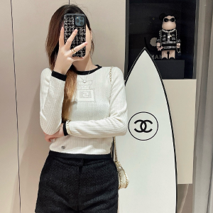 [WOMEN] CHANEL 24FW 자카드 패턴 라운드넥 니트