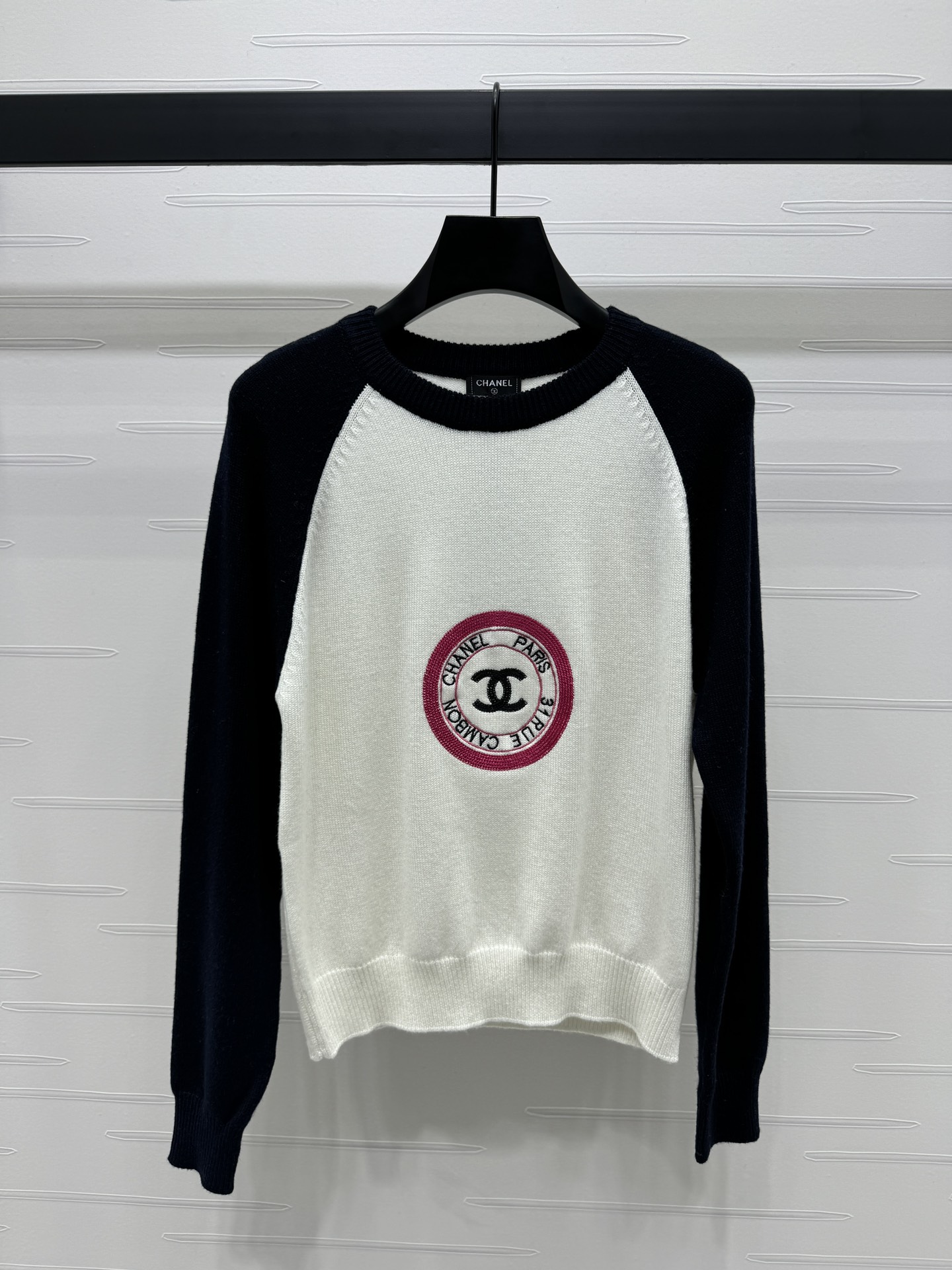 [WOMEN] CHANEL 24FW 자수 로고 니트
