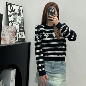 CHANEL 24FW 리본 자수로고 스트라이프 니트