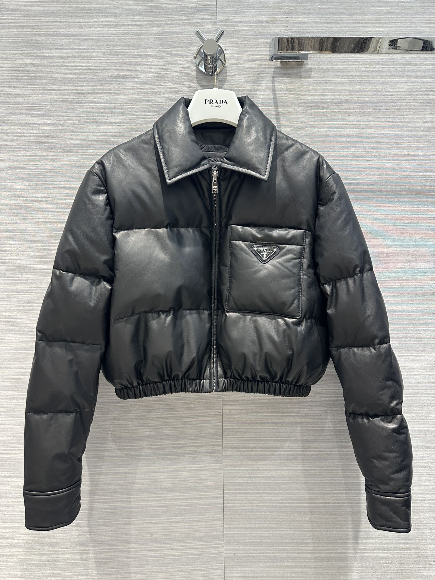 [WOMEN] PRADA 레더 크롭 다운 자켓