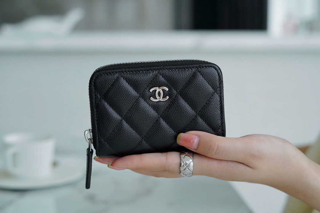 CHANEL 클래식 램스킨 지퍼 동전 지갑