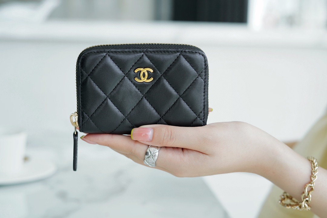 CHANEL 클래식 램스킨 지퍼 동전 지갑