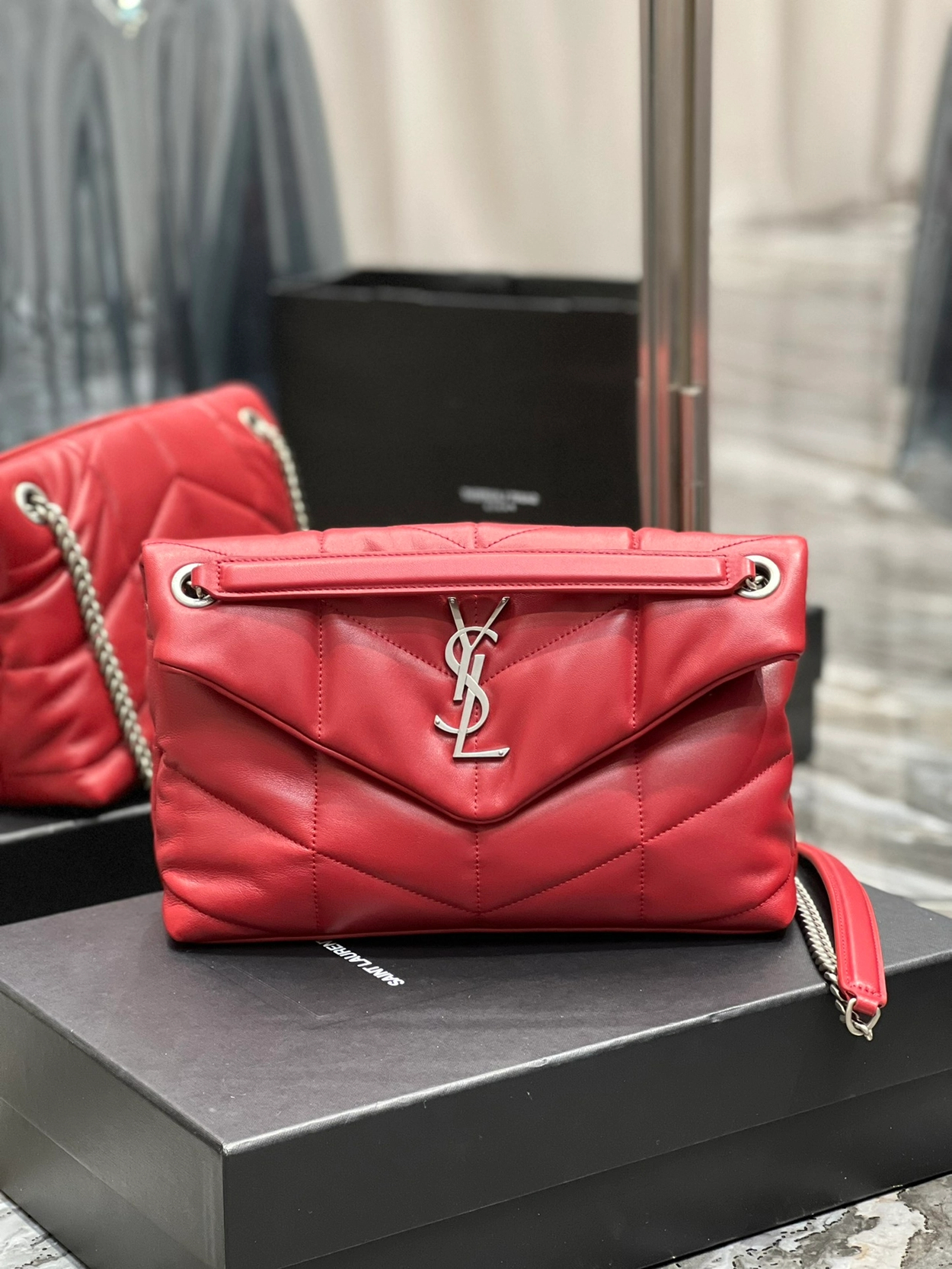 SAINT LAURENT PUFFER 레더 숄더 백