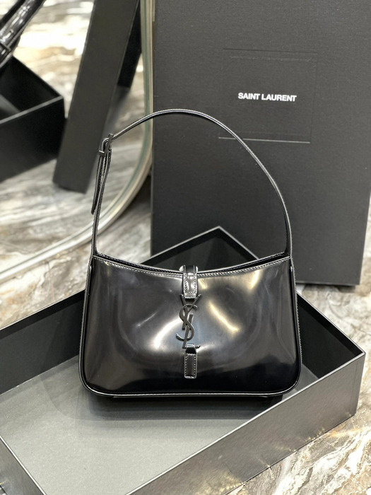 SAINT LAURENT LE 5 A 7 페이턴트 레더 숄더 백