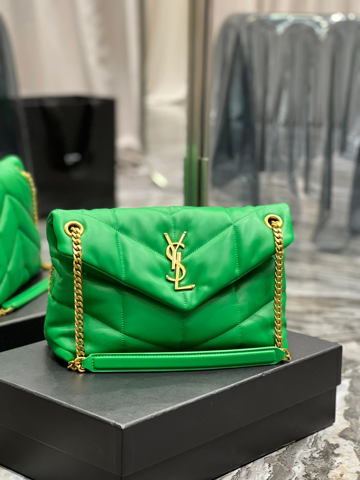 SAINT LAURENT 모노그램 PUFFER 레더 숄더 백