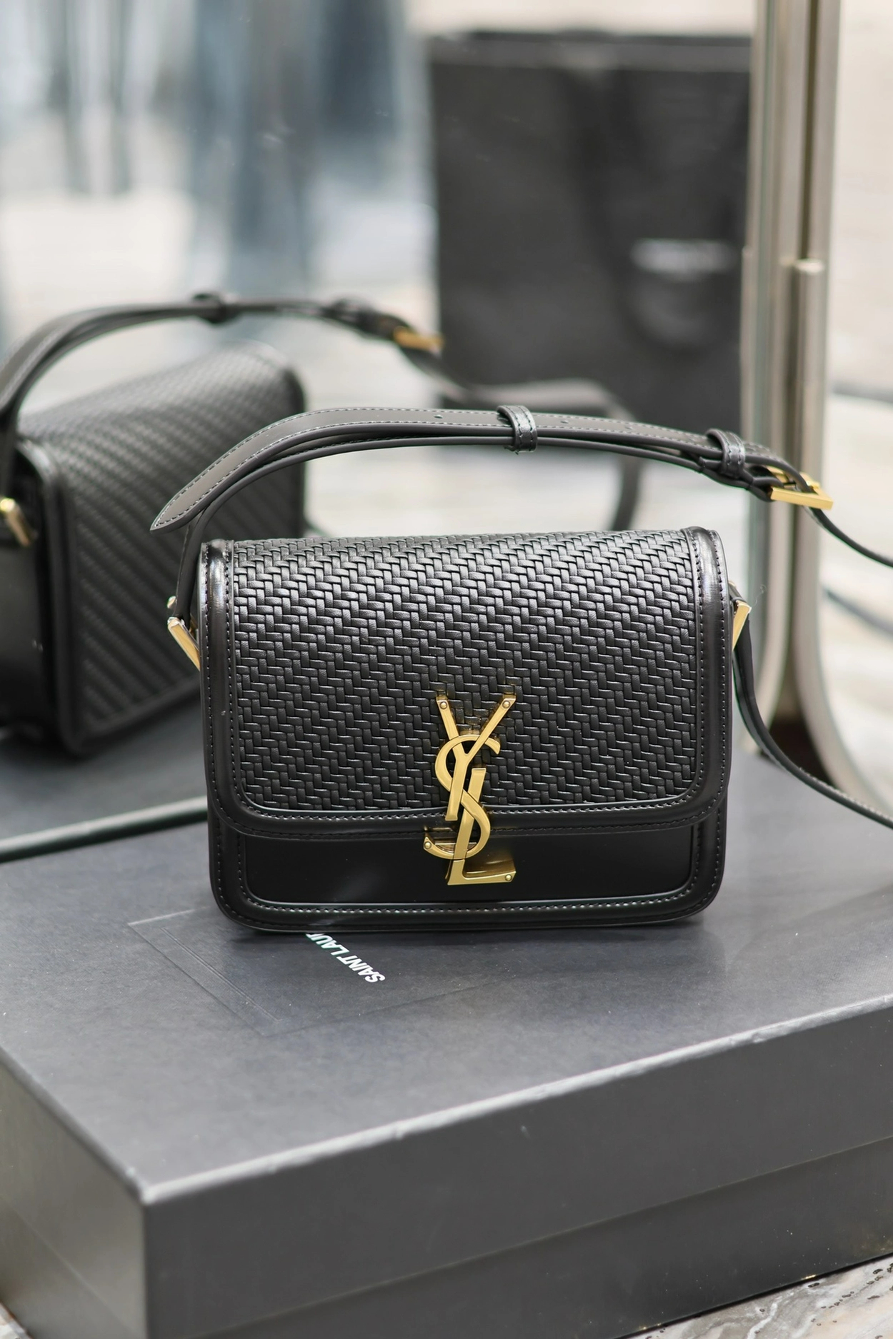 SAINT LAURENT 솔페리노 우븐 레더 숄더 백