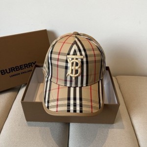 BURBERRY 골든 자수 볼캡
