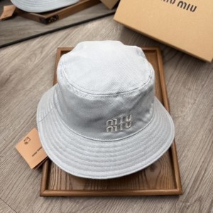 MIU MIU 자수패치 버킷햇