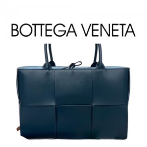 BOTTEGA VENETA ARCO 미디엄 토트백