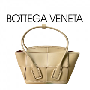 BETTAGA VENETA ARCO 29 미니백