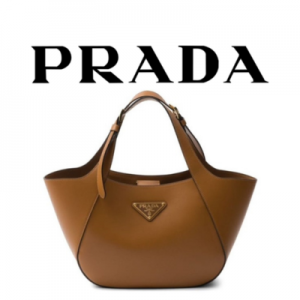 PRADA 에나멜 트라이앵글 미디엄 벨트 핸드백